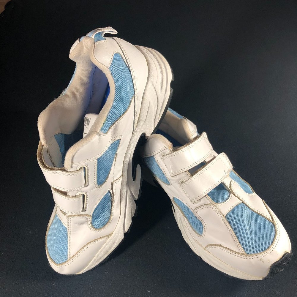 Women's blue and white orthopedic walking shoe